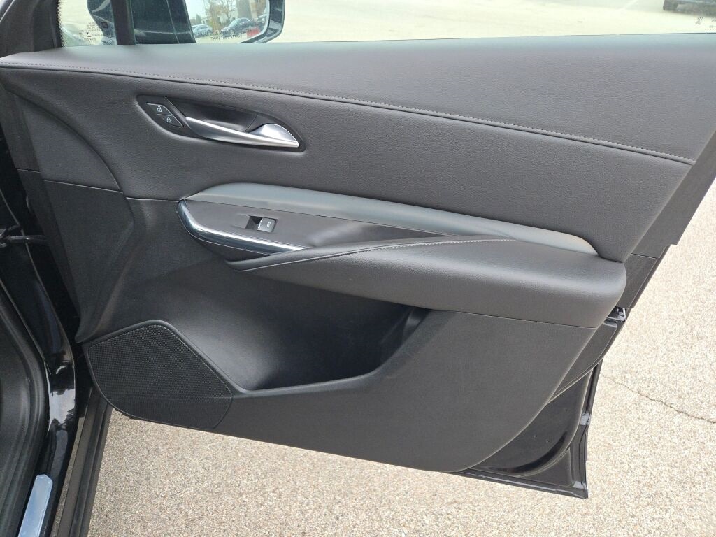 2023 CADILLAC XT4 - Image 6