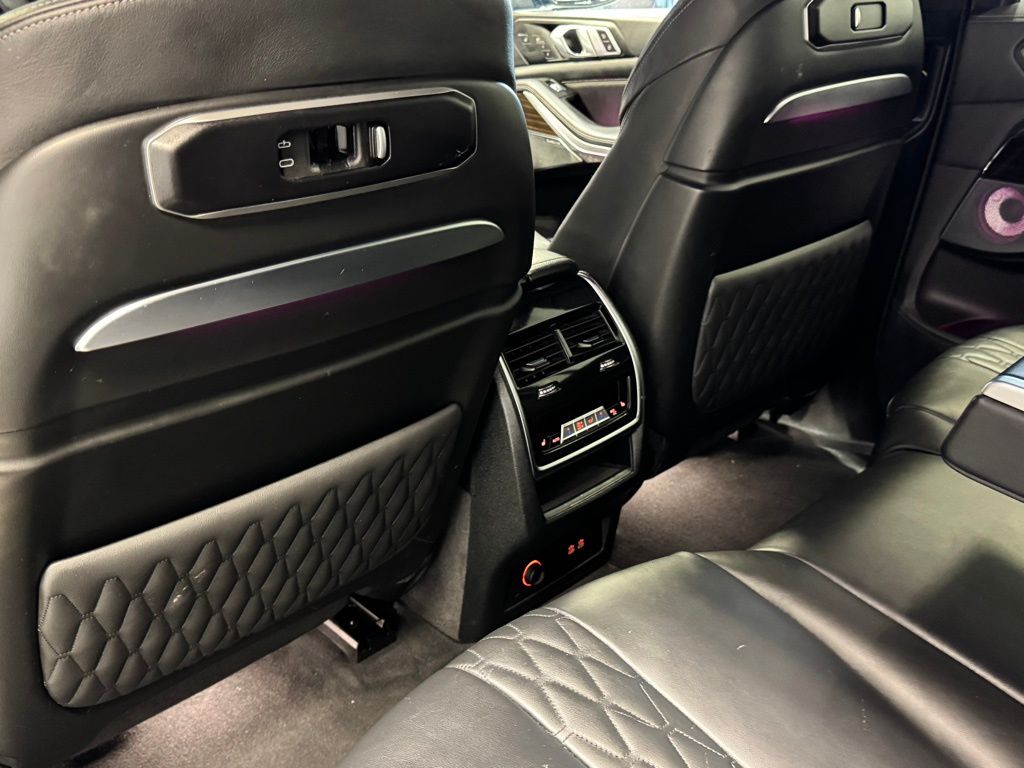 2024 BMW X7 - Image 24