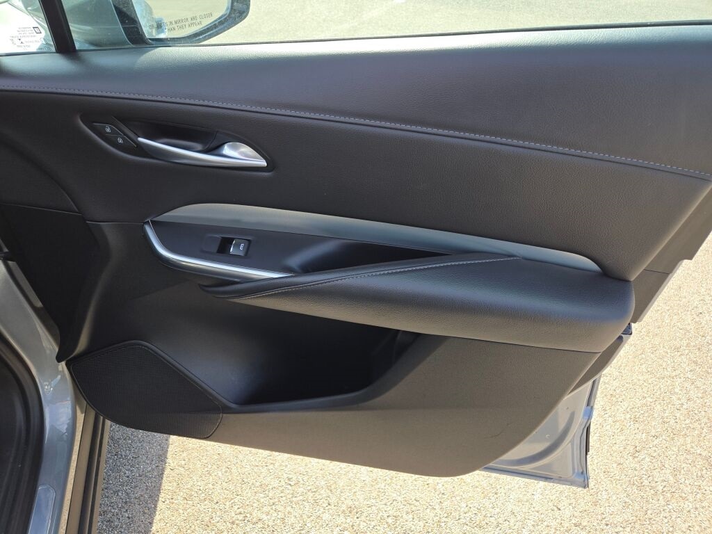 2023 CADILLAC XT4 - Image 6