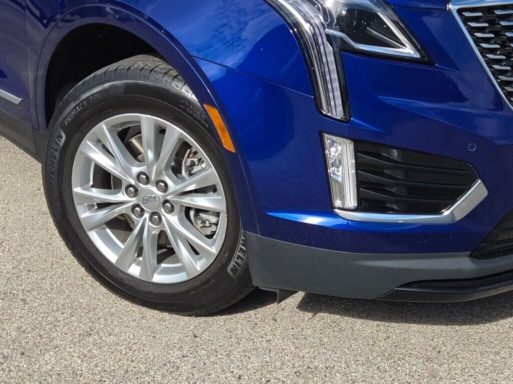 2023 Cadillac XT5 Luxury photo 2