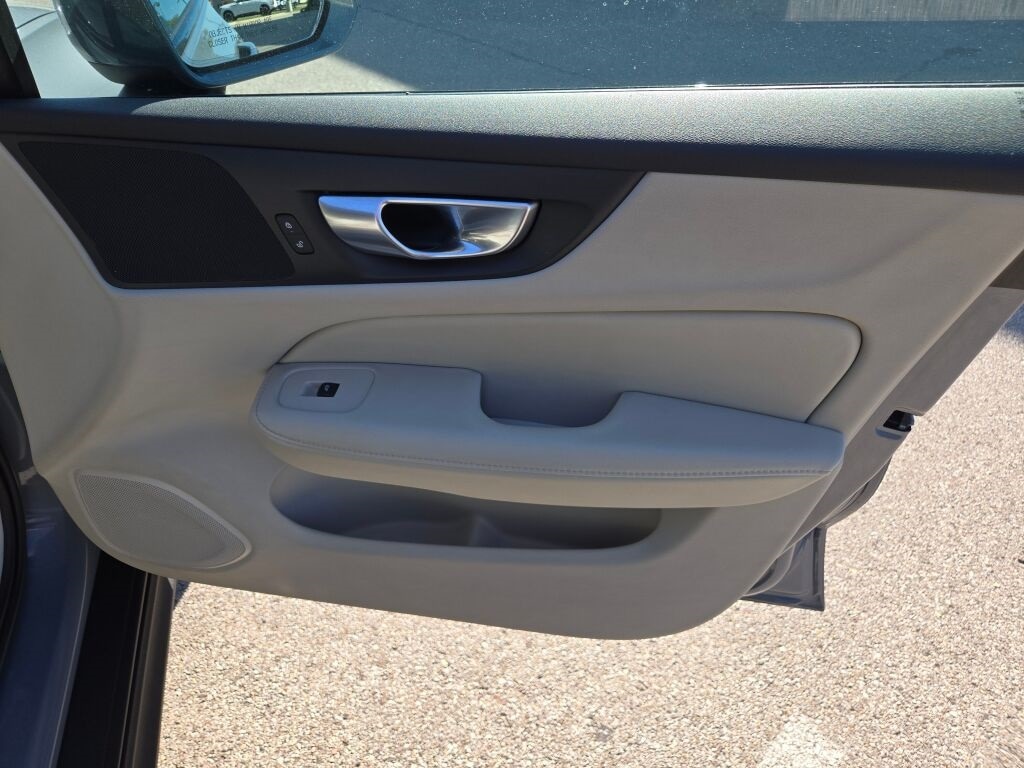 2024 VOLVO V60CC - Image 6