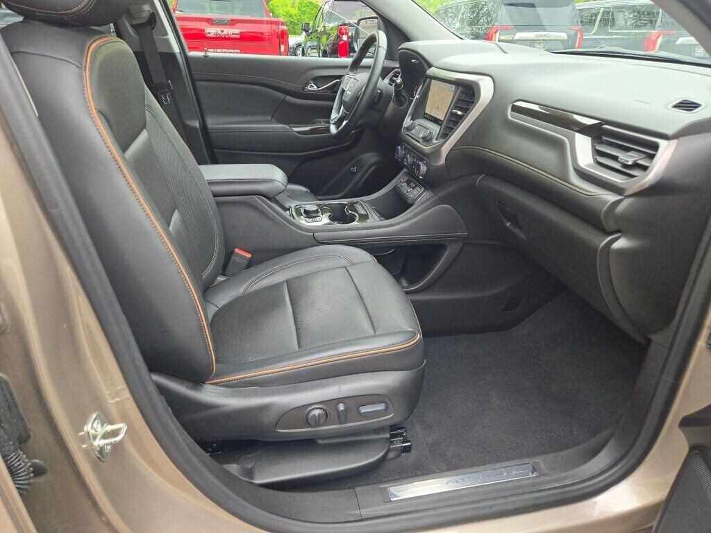 2023 GMC ACADIA - Image 6