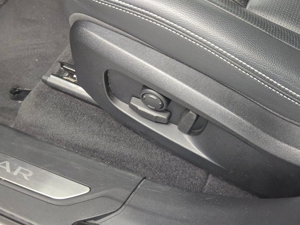 2024 JAGUAR F-PACE - Image 26