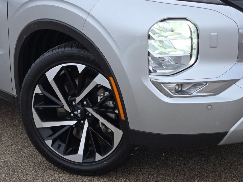 2024 MITSUBISHI OUTLANDER - Image 3