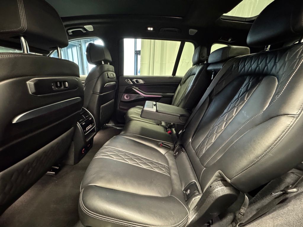 2024 BMW X7 - Image 23