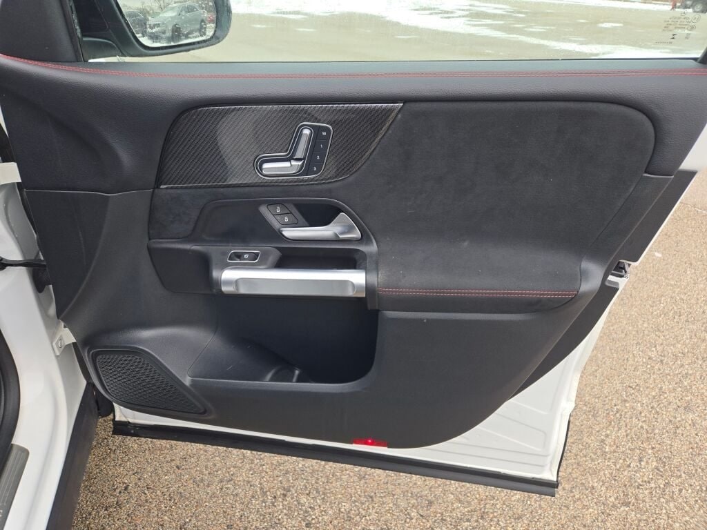 2023 MERCEDES-BENZ GLB-CLASS - Image 6