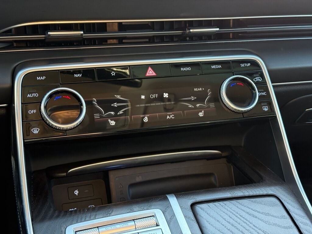 2024 GENESIS GV80 - Image 29