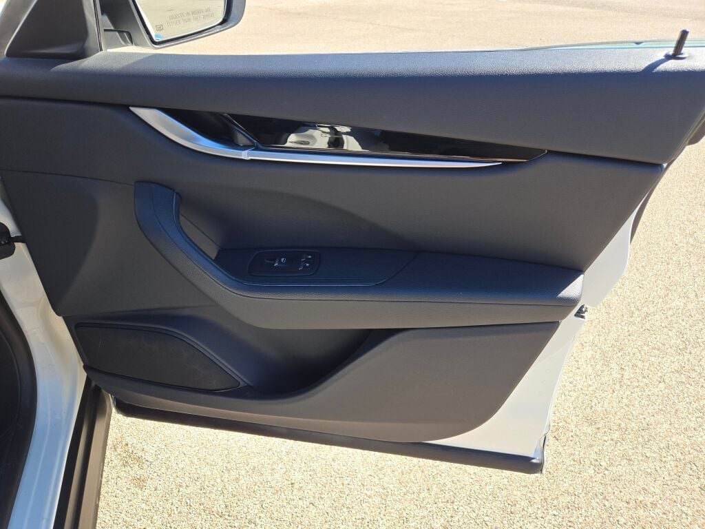 2023 MASERATI LEVANTE - Image 9