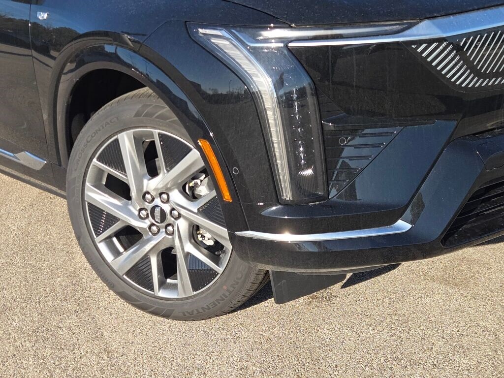 New 2026 CADILLAC OPTIQ Luxury SUV