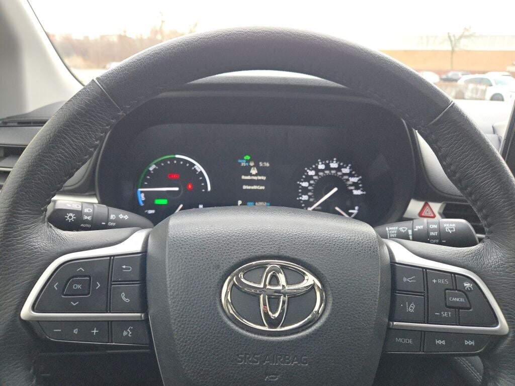 2023 TOYOTA SIENNA - Image 37