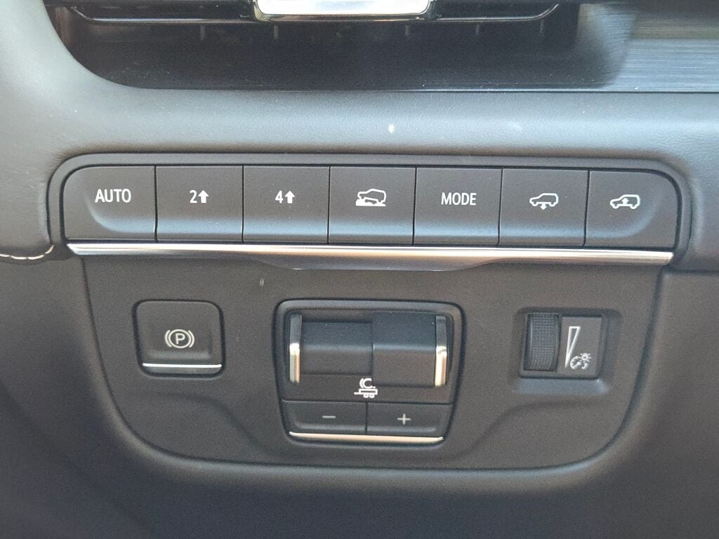 2024 CADILLAC ESCALADE - Image 35