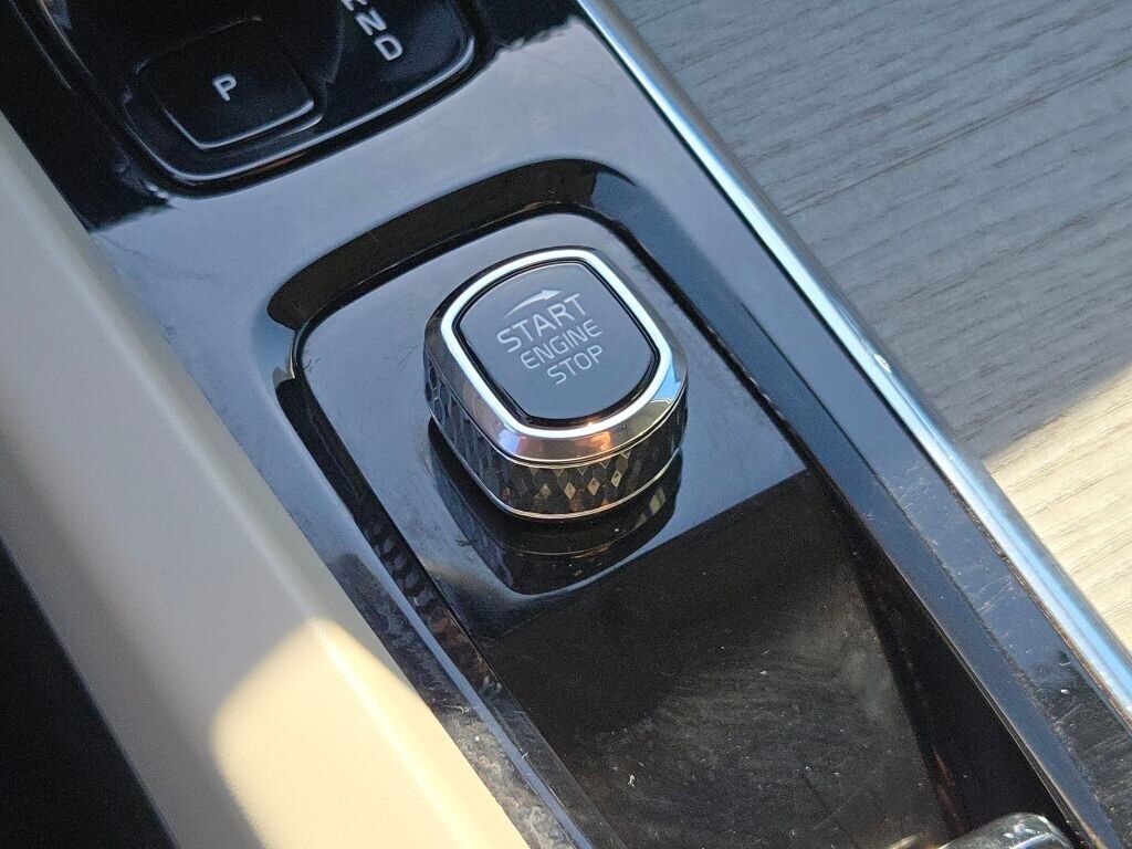 2024 VOLVO V60CC - Image 32