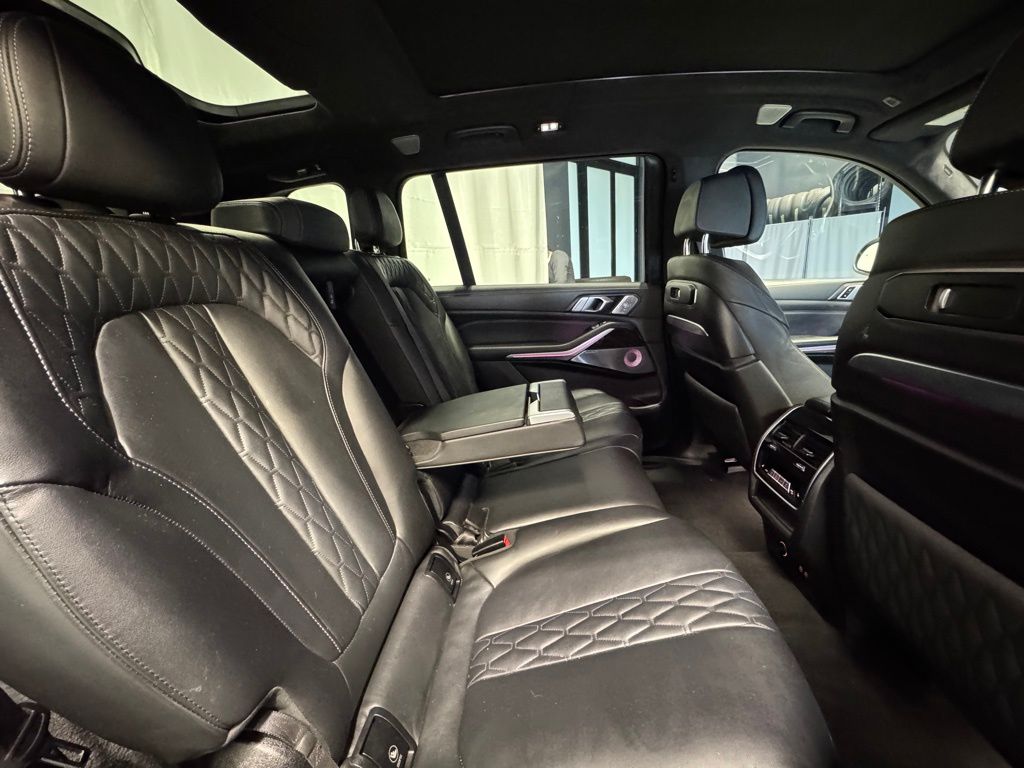 2024 BMW X7 - Image 27