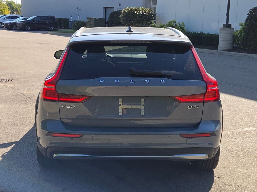 2024 VOLVO V60CC - Image 14