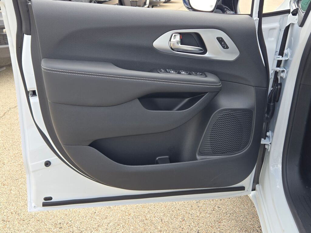 2026 Chrysler Pacifica Limited - Photo 22