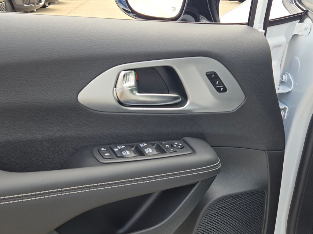 2026 Chrysler Pacifica Limited - Photo 23