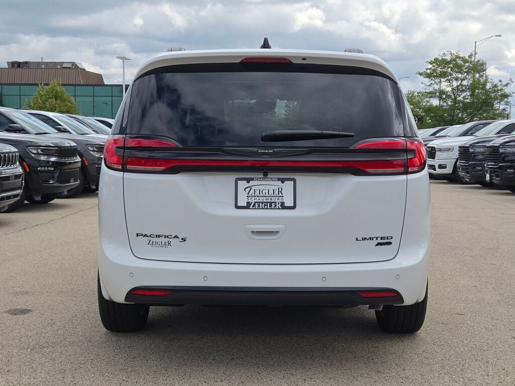 2026 Chrysler Pacifica Limited - Photo 13