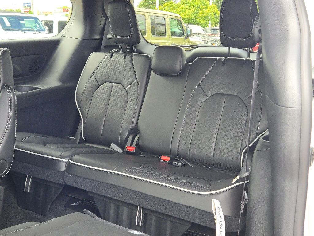 2026 Chrysler Pacifica Limited - Photo 19