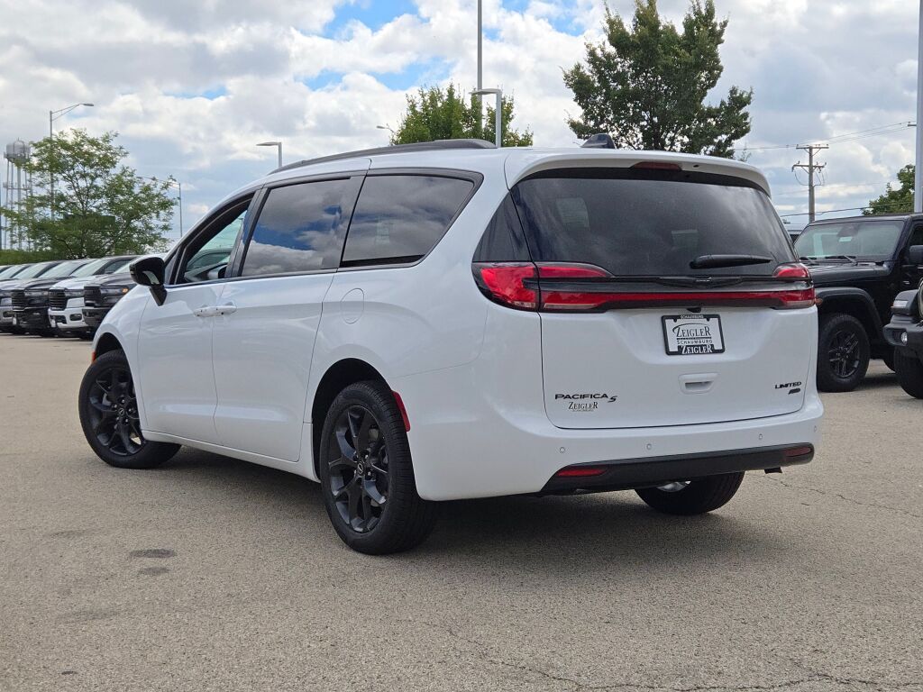 2026 Chrysler Pacifica Limited - Photo 14