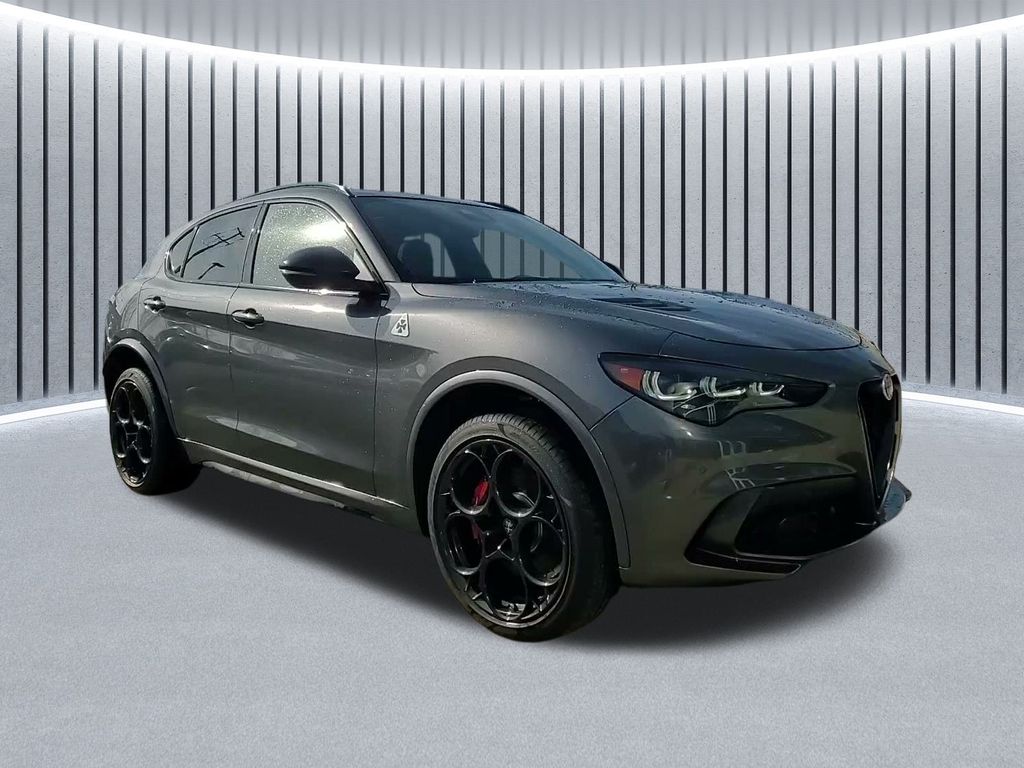 2024 Alfa Romeo Stelvio Quadrifoglio