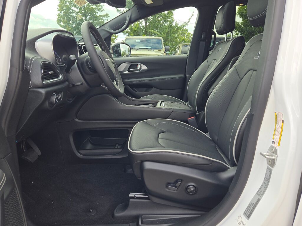 2026 Chrysler Pacifica Limited - Photo 24
