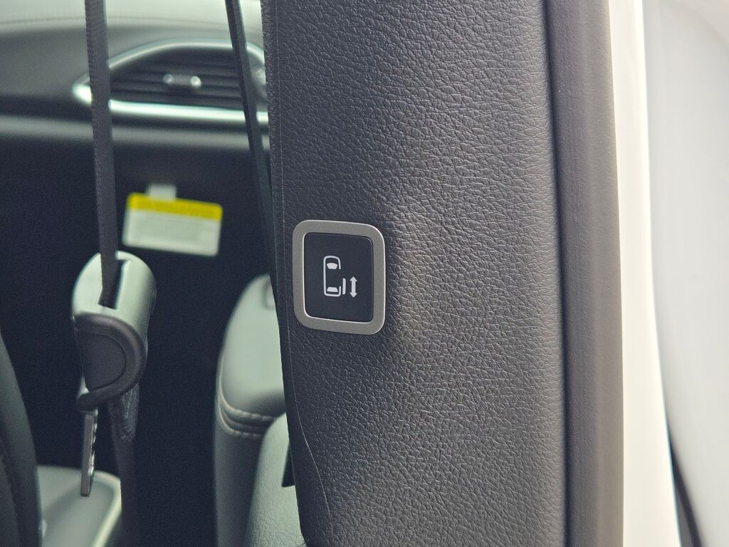 2026 Chrysler Pacifica Limited - Photo 12