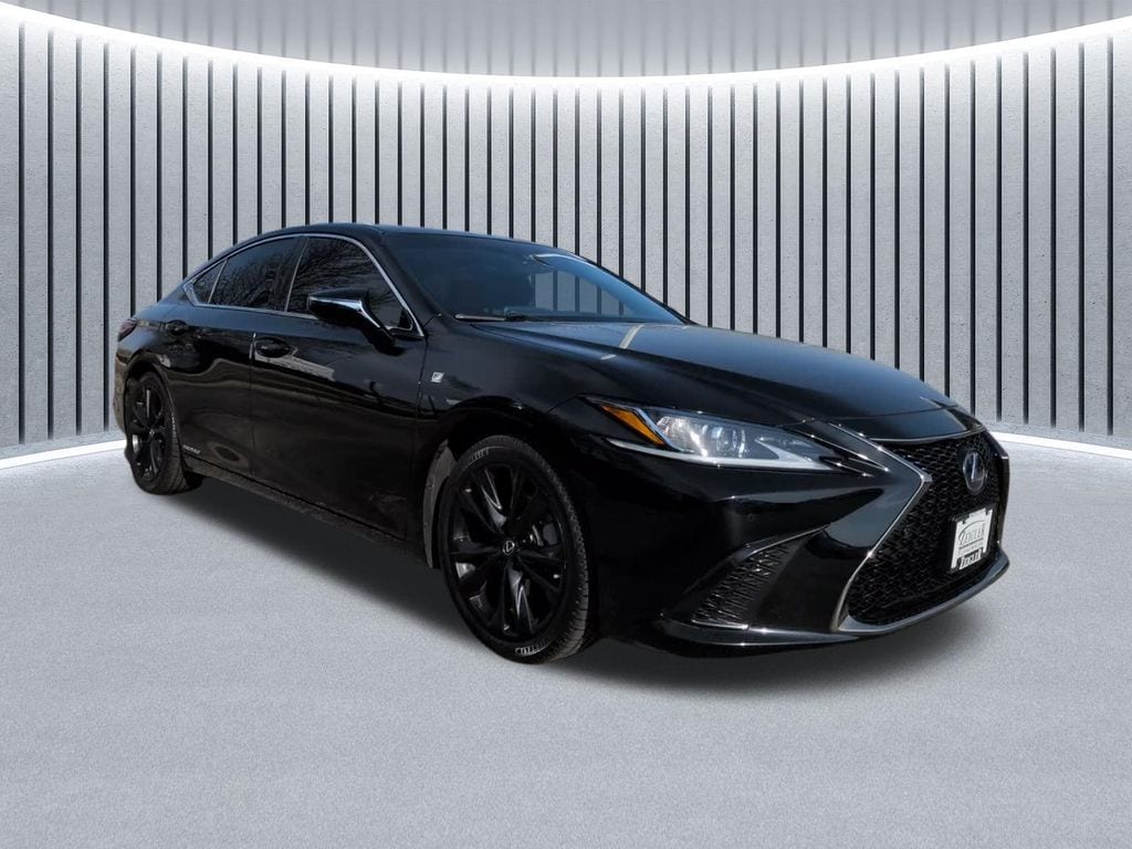 2022 Lexus ES 300h 300h F SPORT's photo