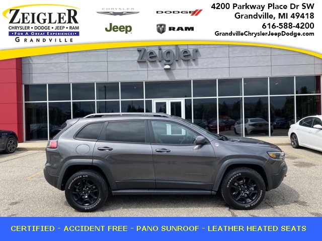 2019 Jeep Cherokee Trailhawk Elite's photo