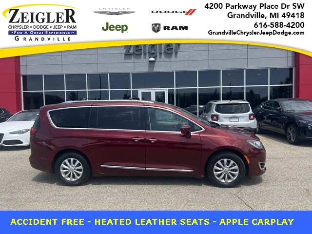 2018 Chrysler Pacifica Touring L's photo