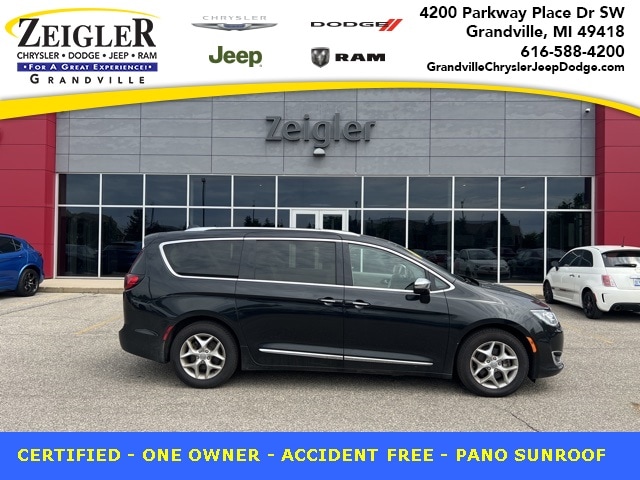 2020 Chrysler Pacifica Limited's photo