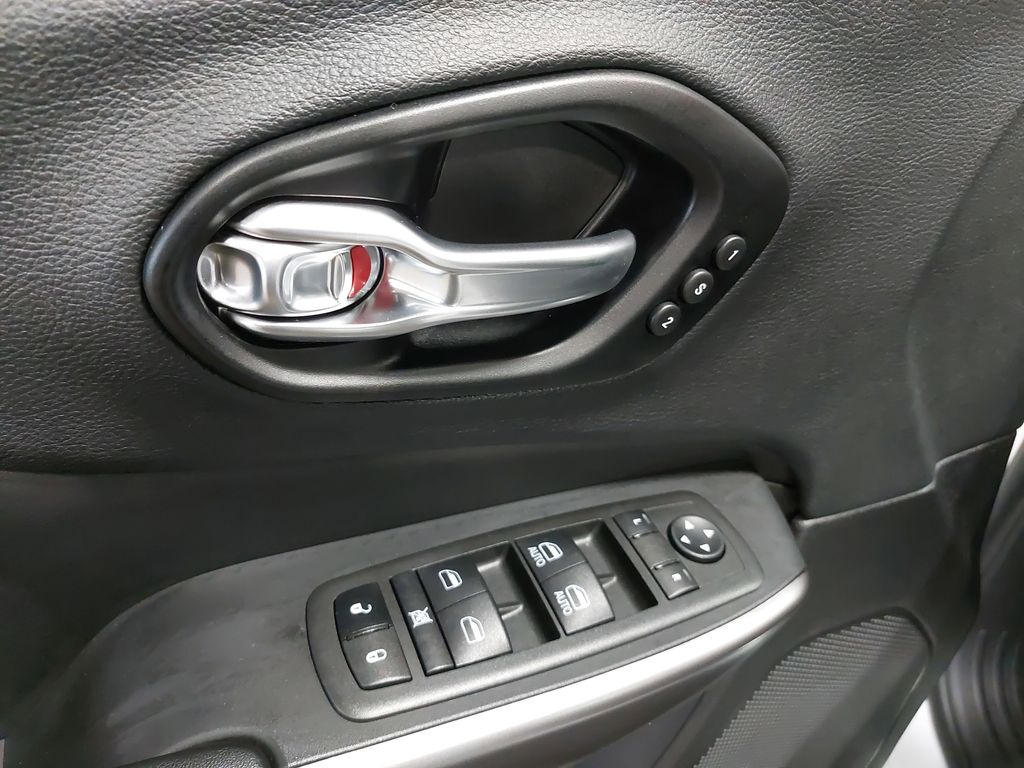 2021 JEEP CHEROKEE - Image 26