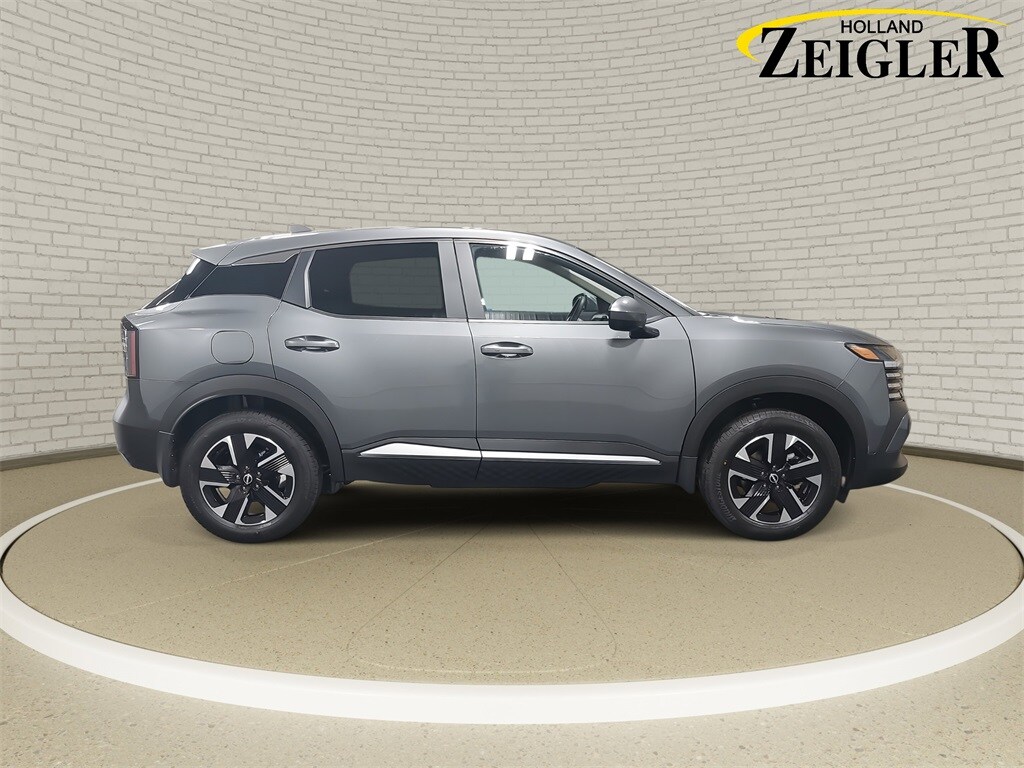 2025 Nissan Kicks SV photo 4