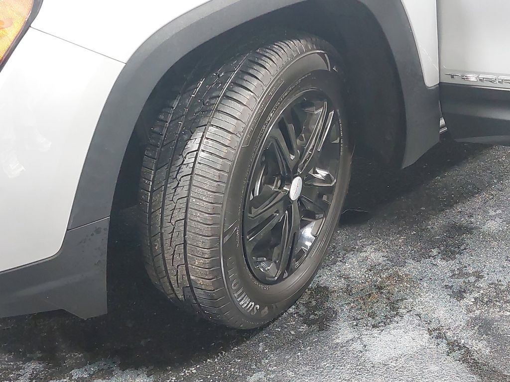 2022 GMC TERRAIN - Image 32