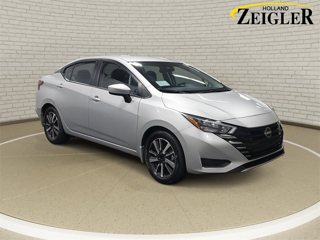2025 Nissan Versa 1.6 SV photo 3