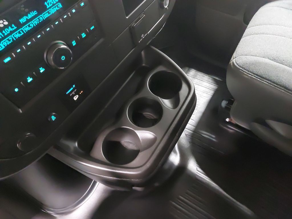 2024 GMC SAVANA - Image 21