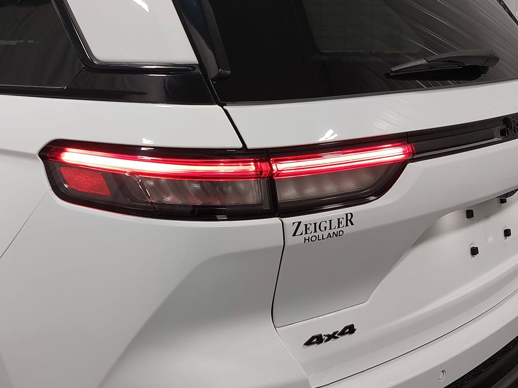 2023 JEEP GRAND CHEROKEE - Image 35