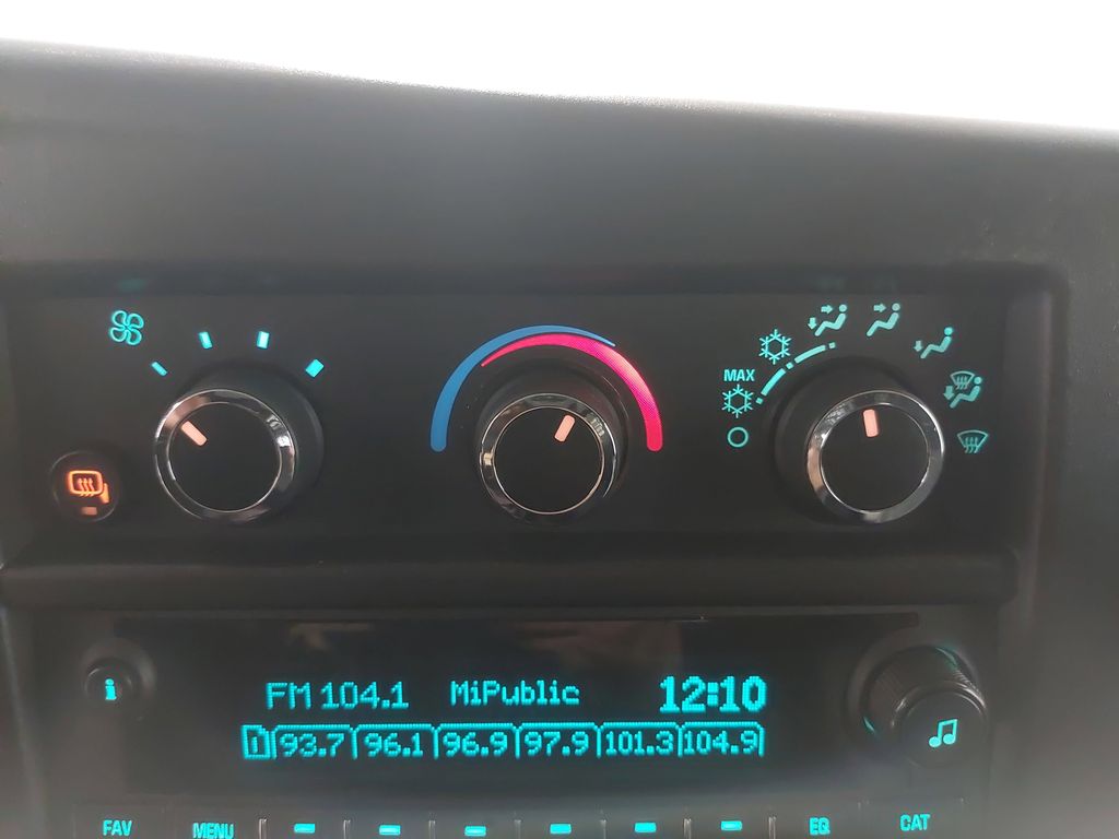 2024 GMC SAVANA - Image 17