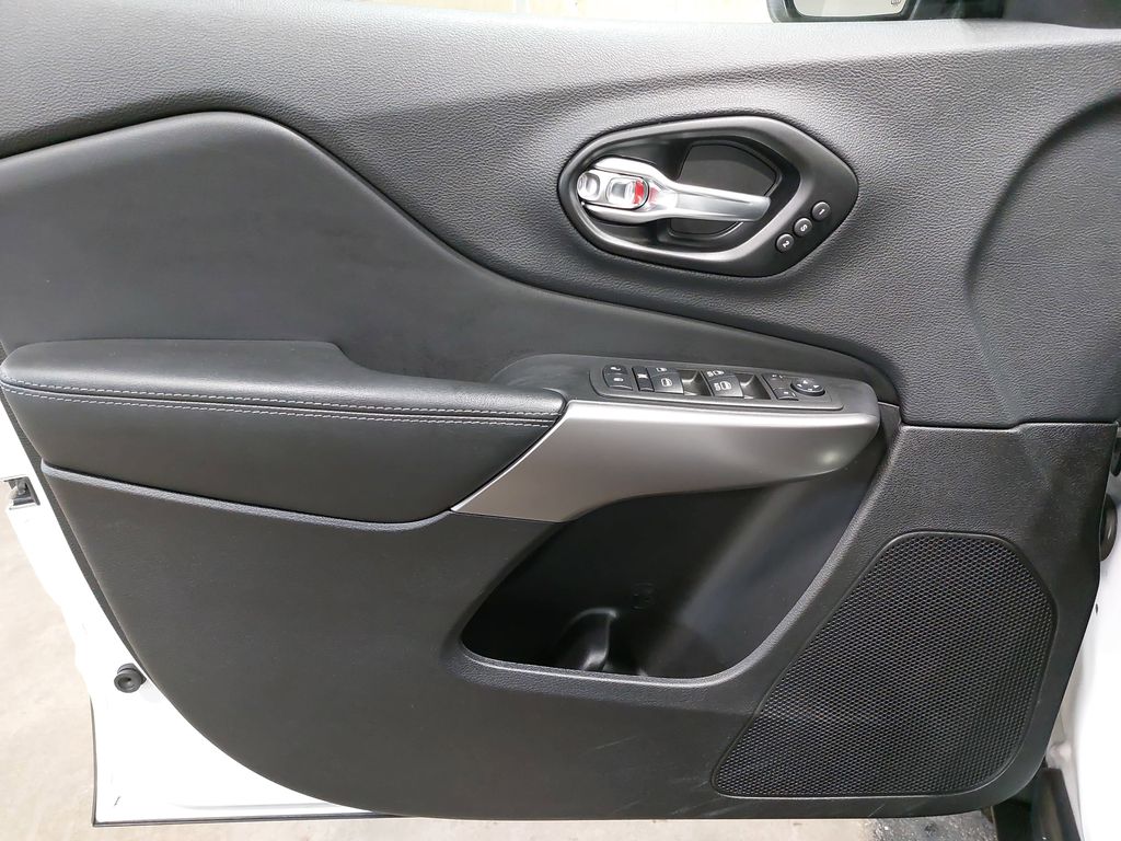 2021 JEEP CHEROKEE - Image 25