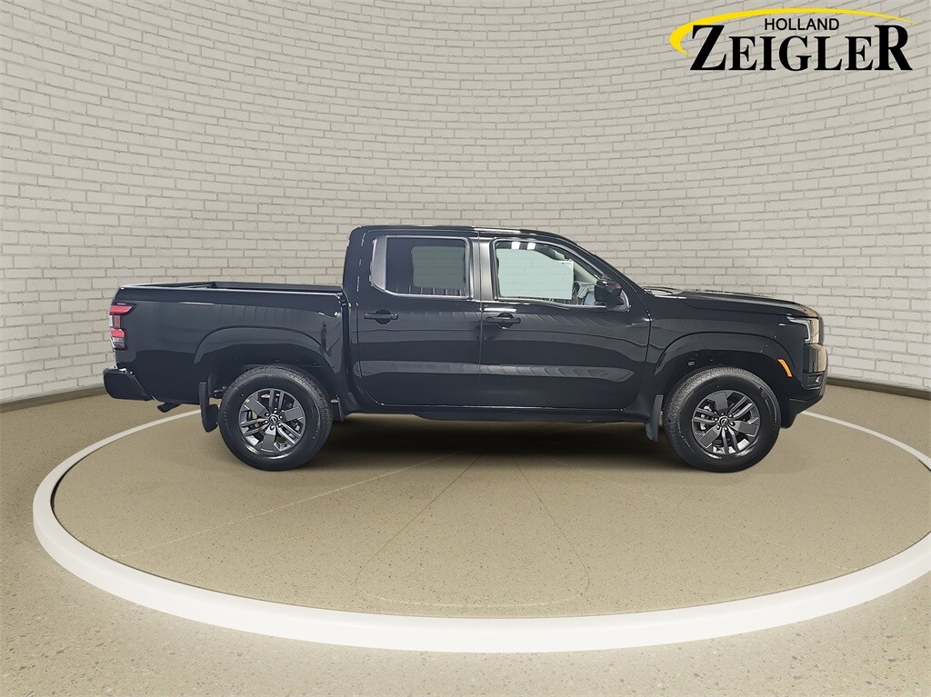 2025 Nissan Frontier SV photo 4