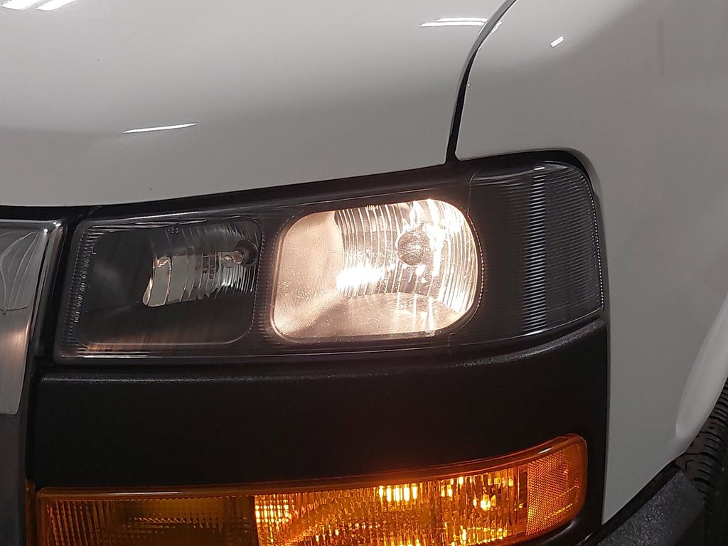 2024 GMC SAVANA - Image 27