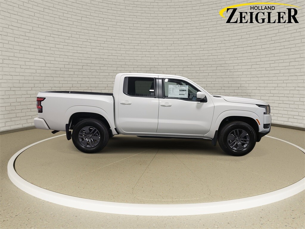 2025 Nissan Frontier SV photo 4