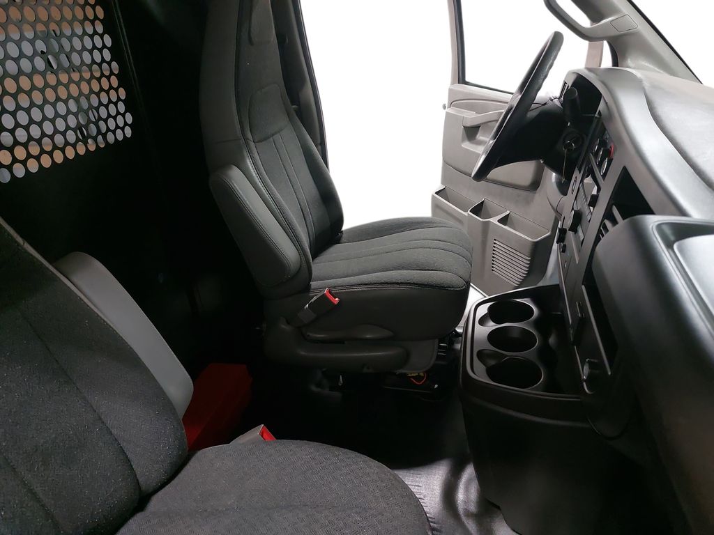 2024 GMC SAVANA - Image 9