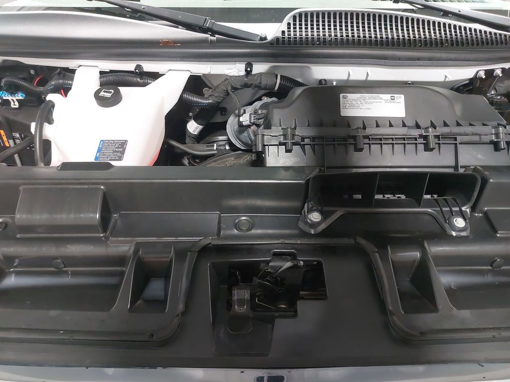 2024 GMC SAVANA - Image 26