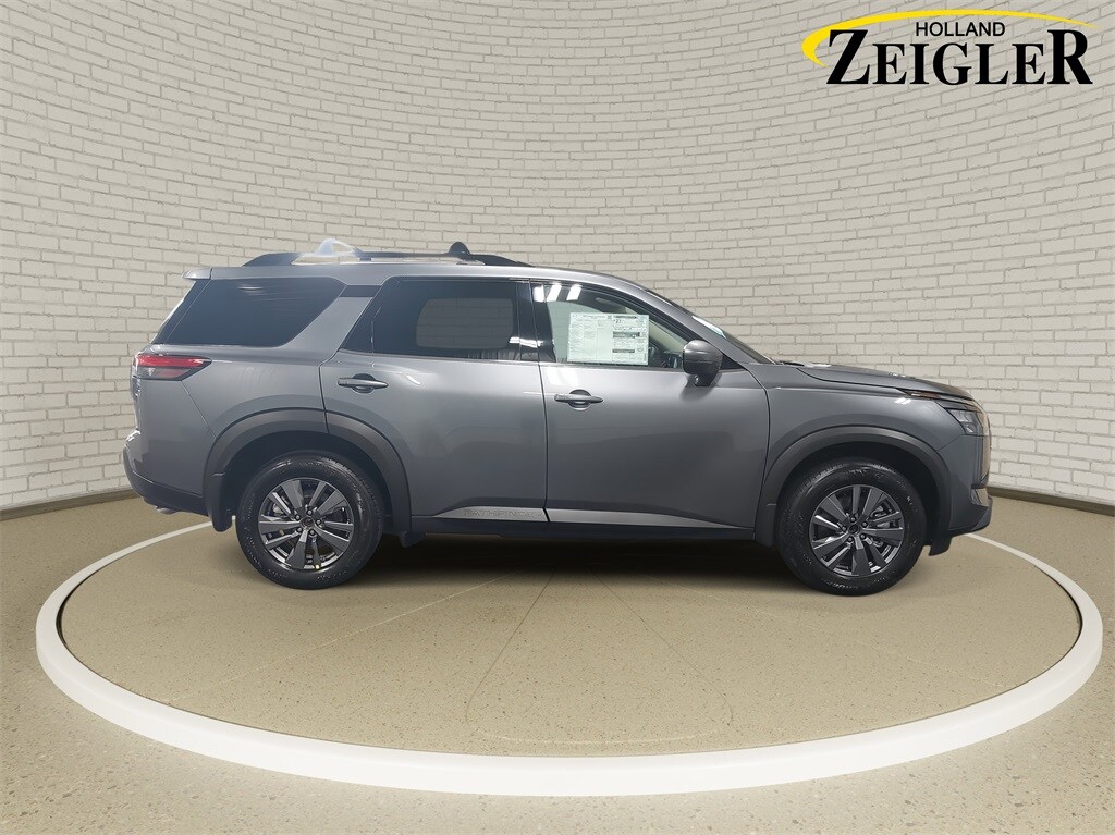 2025 Nissan Pathfinder SV photo 4