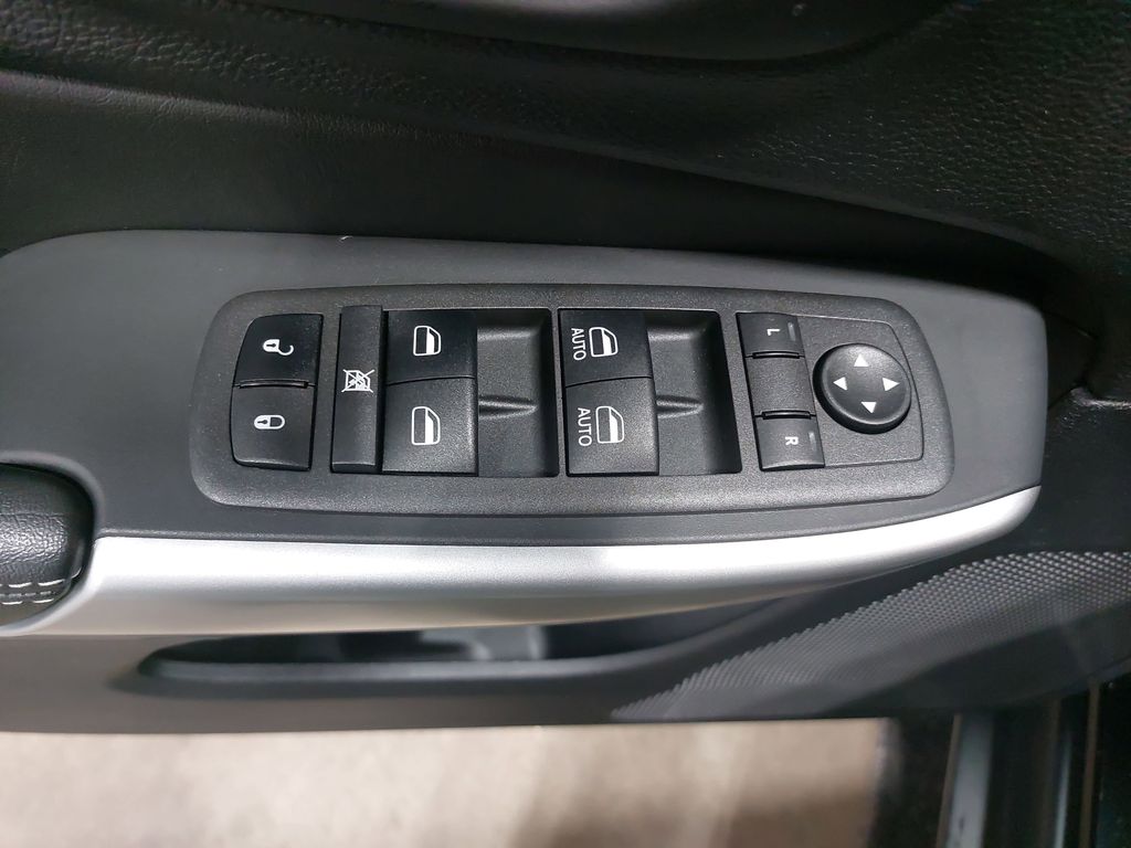 2022 JEEP CHEROKEE - Image 27