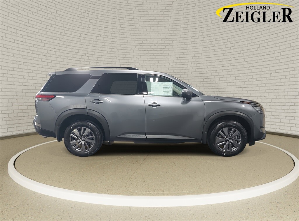 2025 Nissan Pathfinder SV photo 4