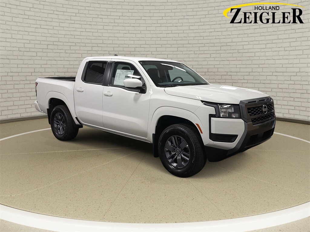 2025 Nissan Frontier SV photo 3