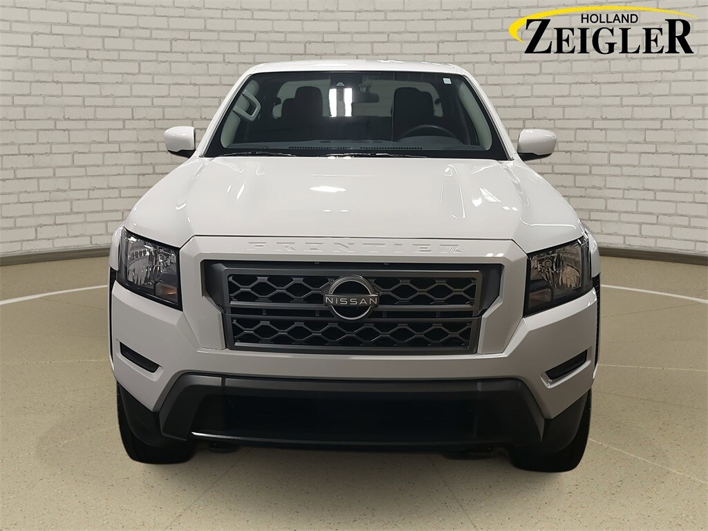 2024 Nissan Frontier SV photo 2