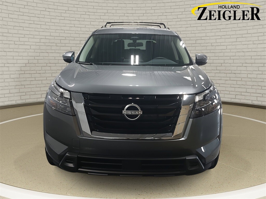 2025 Nissan Pathfinder SV photo 2
