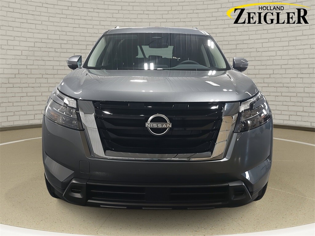 2025 Nissan Pathfinder SV photo 2